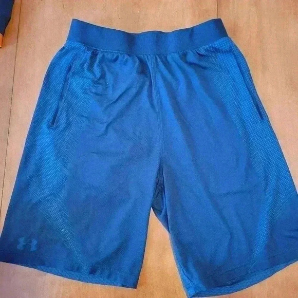 UNDER ARMOUR Heatgear Seamless knit shorts w/pockets 1306401 Size M - Picture 9 of 10